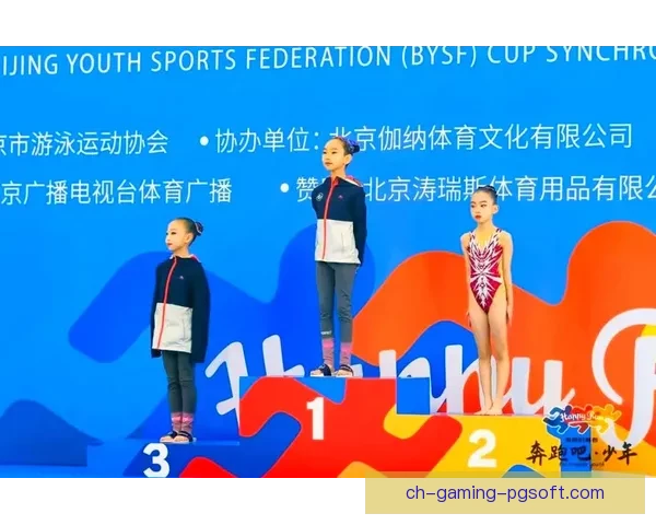 游泳冠军的辉煌历程：突破极限，勇攀高峰，闪耀赛场，传奇永存