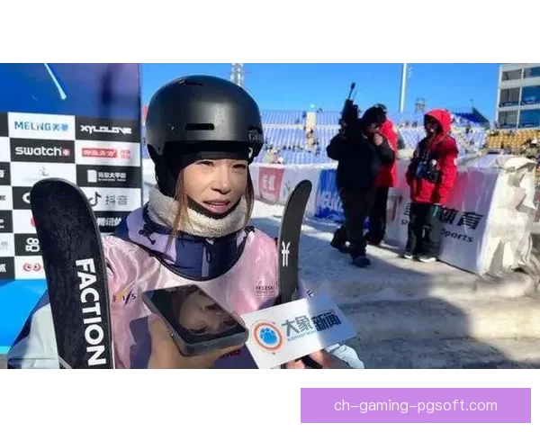 滑雪杯赛闪耀风采 绚丽多彩瞬间令人陶醉