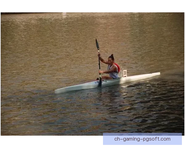 皮划艇杯赛掀波澜 挑战极限尽激情